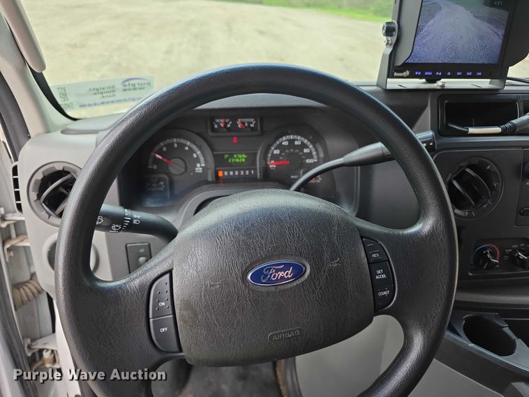 image for item FI0975 2011 Ford E450 Super Duty delivery van