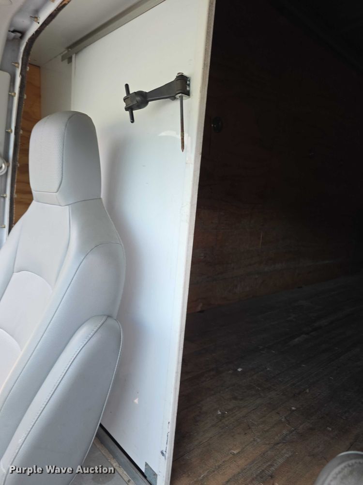 image for item FI0975 2011 Ford E450 Super Duty delivery van