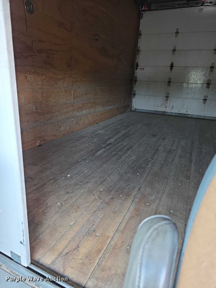 image for item FI0975 2011 Ford E450 Super Duty delivery van