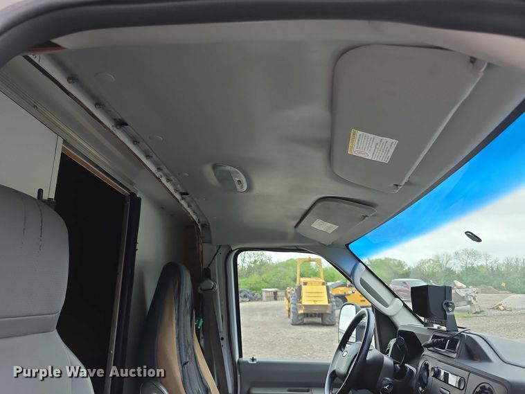 image for item FI0975 2011 Ford E450 Super Duty delivery van
