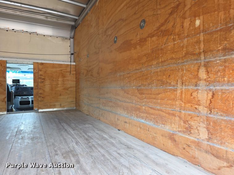 image for item FI0975 2011 Ford E450 Super Duty delivery van