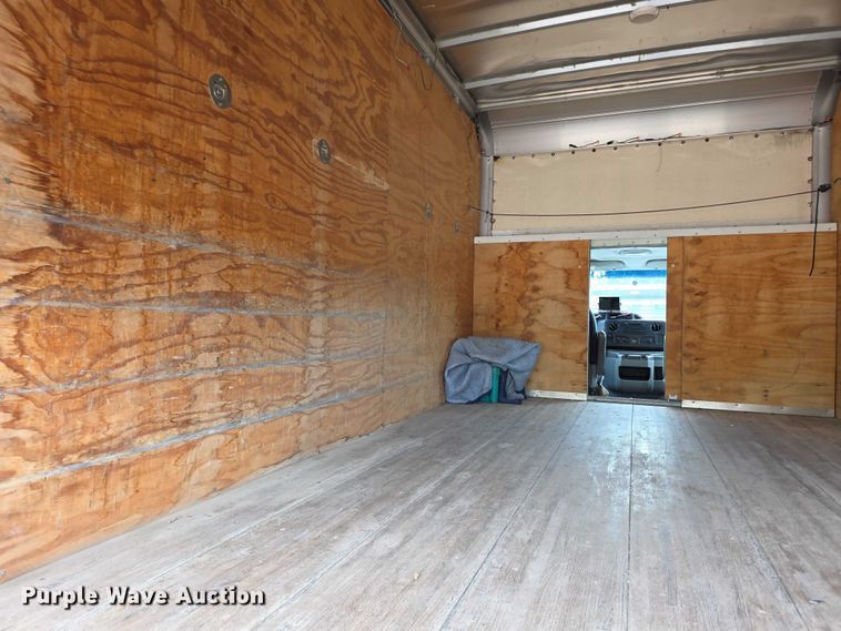 image for item FI0975 2011 Ford E450 Super Duty delivery van