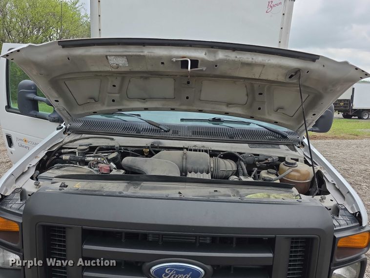 image for item FI0975 2011 Ford E450 Super Duty delivery van