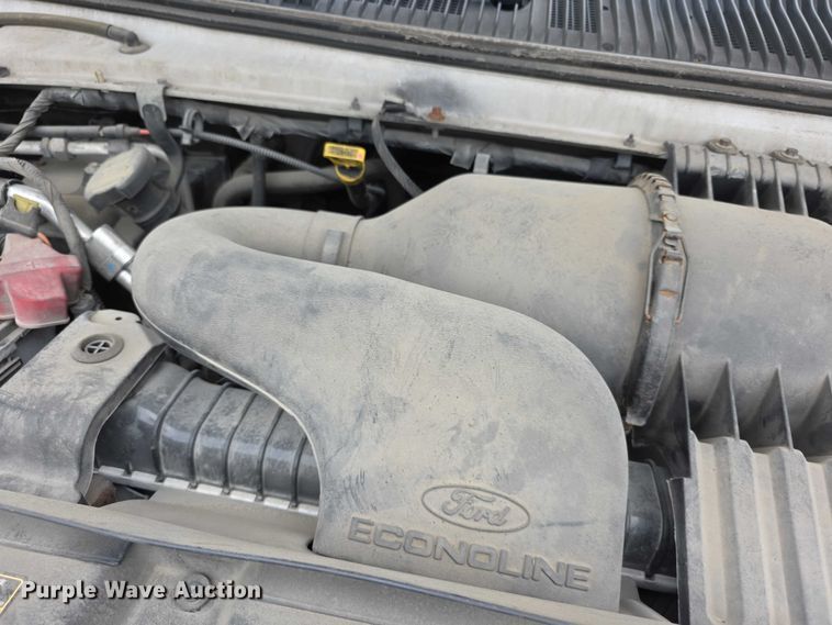 image for item FI0975 2011 Ford E450 Super Duty delivery van