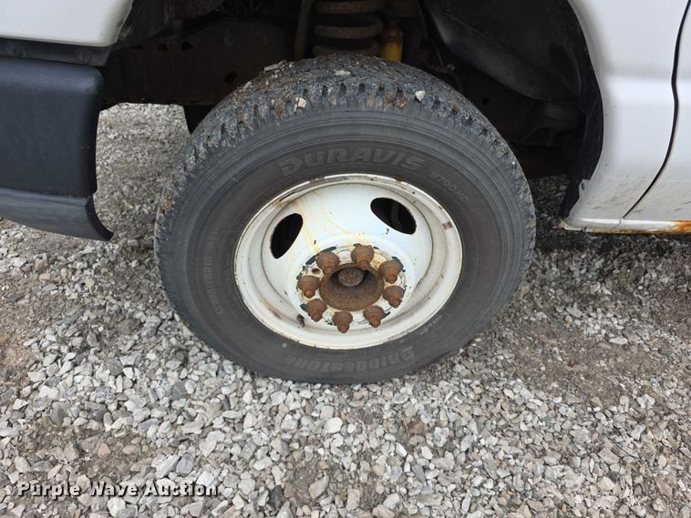 image for item FI0975 2011 Ford E450 Super Duty delivery van