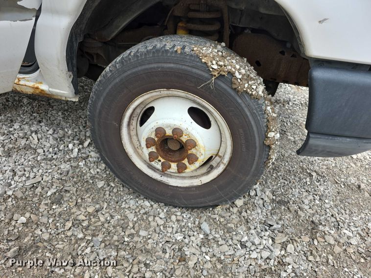 image for item FI0975 2011 Ford E450 Super Duty delivery van