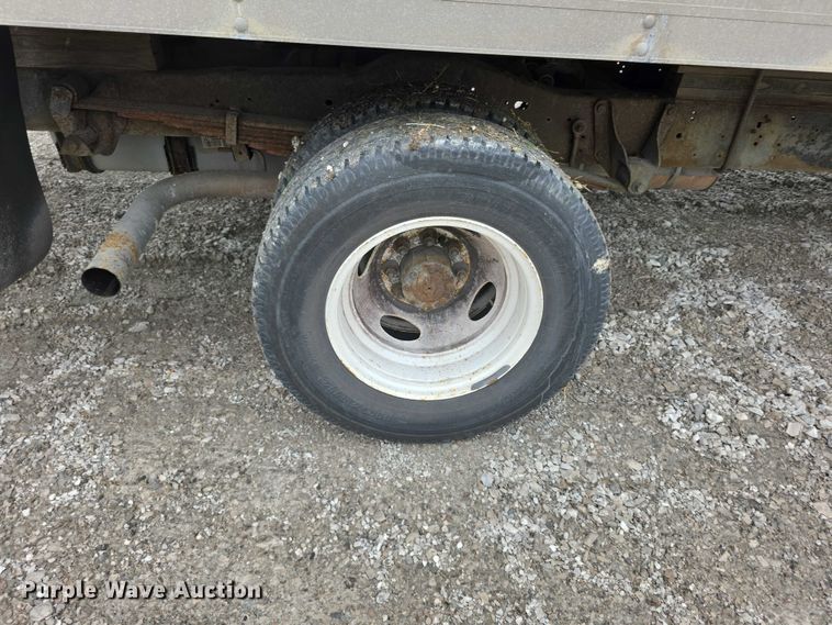 image for item FI0975 2011 Ford E450 Super Duty delivery van