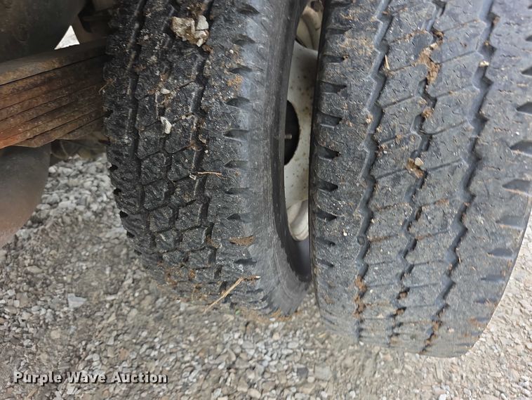 image for item FI0975 2011 Ford E450 Super Duty delivery van