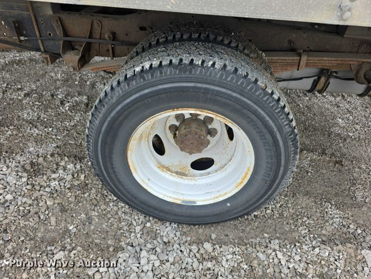 image for item FI0975 2011 Ford E450 Super Duty delivery van