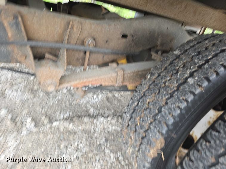 image for item FI0975 2011 Ford E450 Super Duty delivery van