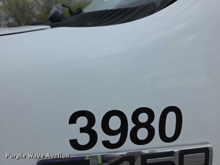 image for item FI0975 2011 Ford E450 Super Duty delivery van