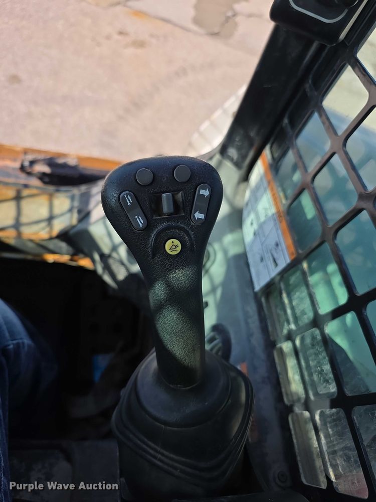 image for item FI0976 2016 Bobcat S650 skid steer loader