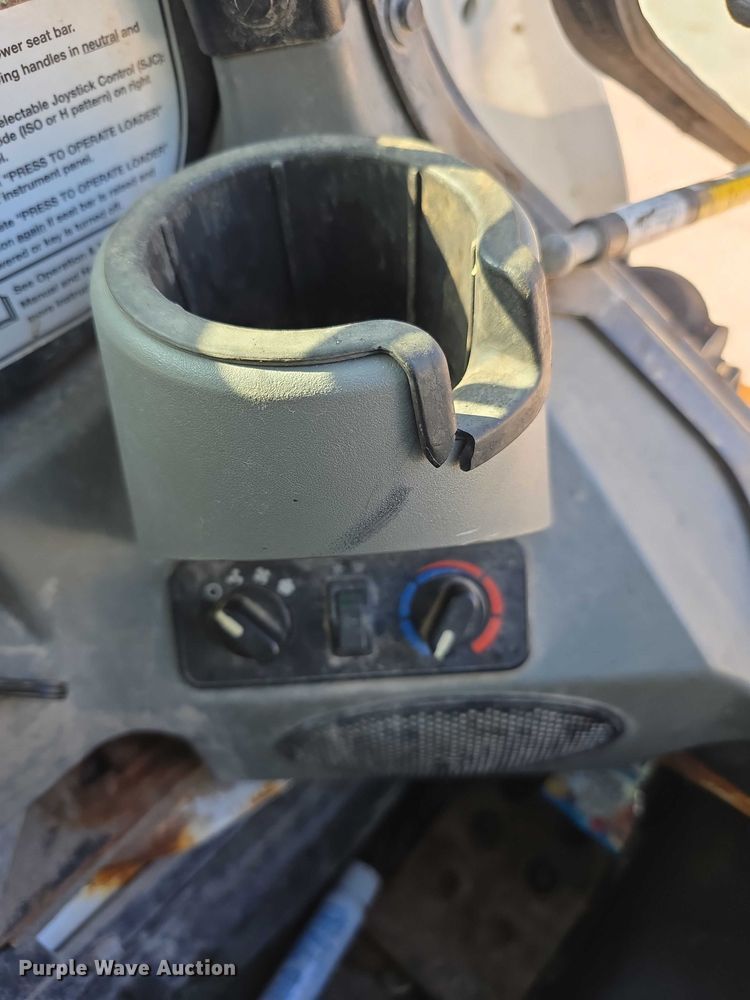 image for item FI0976 2016 Bobcat S650 skid steer loader