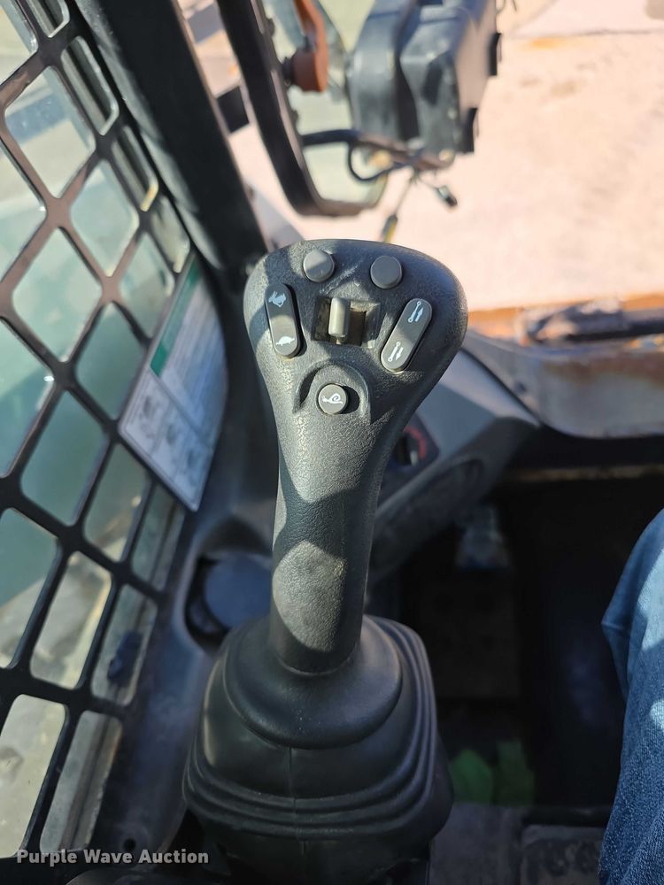 image for item FI0976 2016 Bobcat S650 skid steer loader