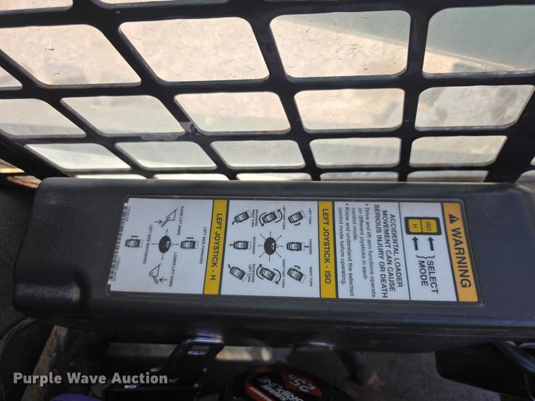 image for item FI0976 2016 Bobcat S650 skid steer loader