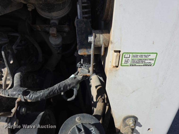 image for item FI0976 2016 Bobcat S650 skid steer loader
