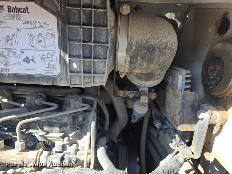 image for item FI0976 2016 Bobcat S650 skid steer loader