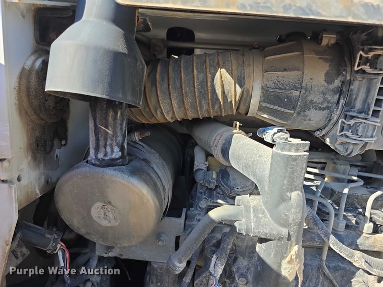 image for item FI0976 2016 Bobcat S650 skid steer loader