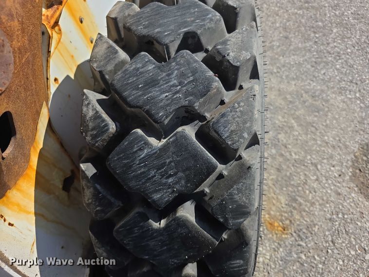 image for item FI0976 2016 Bobcat S650 skid steer loader