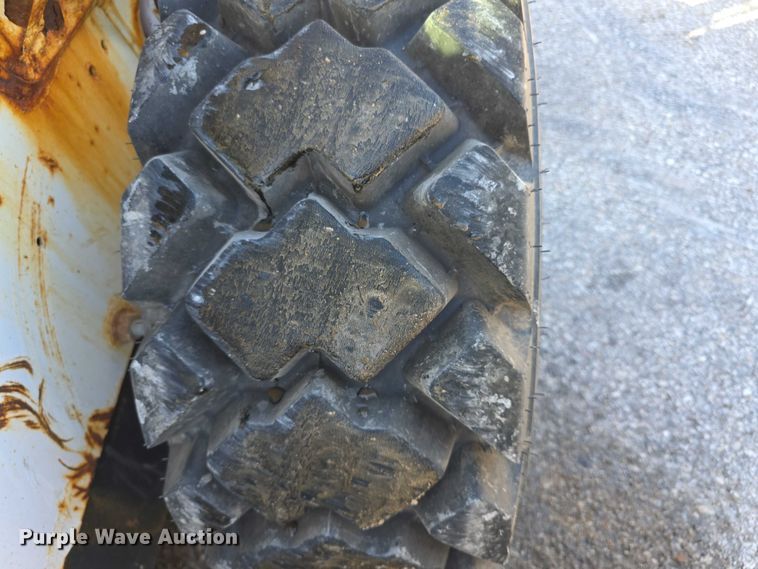 image for item FI0976 2016 Bobcat S650 skid steer loader