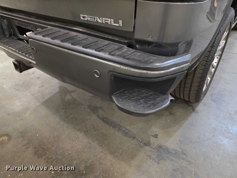 image for item FI0977 2018 GMC   Sierra 1500 Denali Crew Cab pickup truck