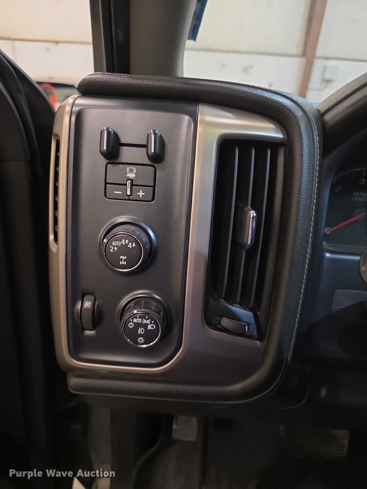 image for item FI0977 2018 GMC   Sierra 1500 Denali Crew Cab pickup truck