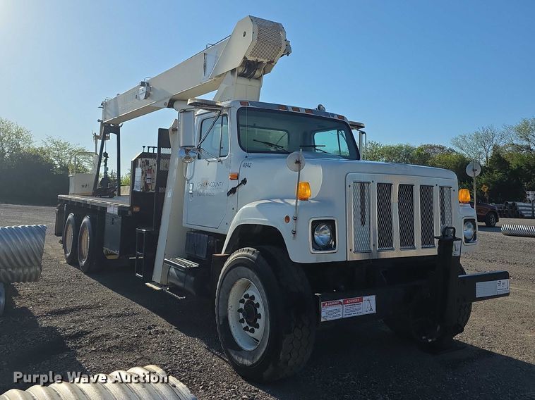 image for item FI0979 2001 International 2554 crane truck