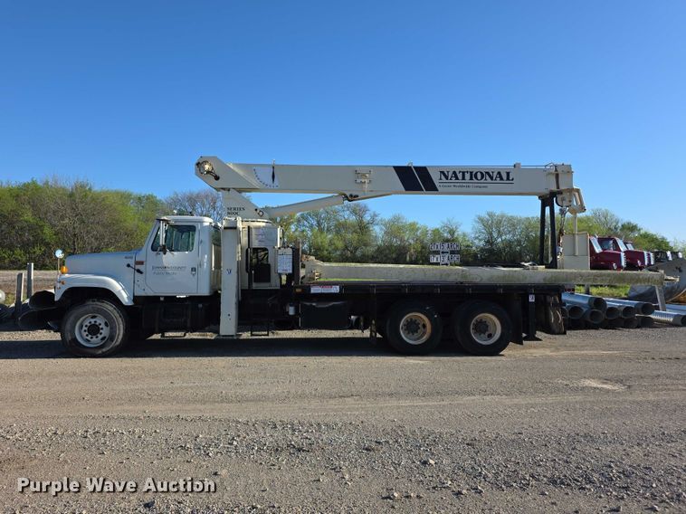 image for item FI0979 2001 International 2554 crane truck