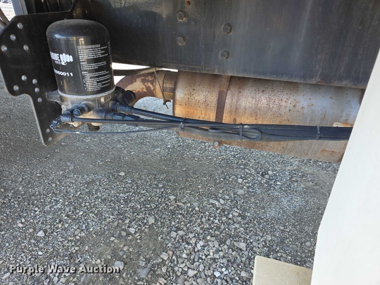 image for item FI0979 2001 International 2554 crane truck