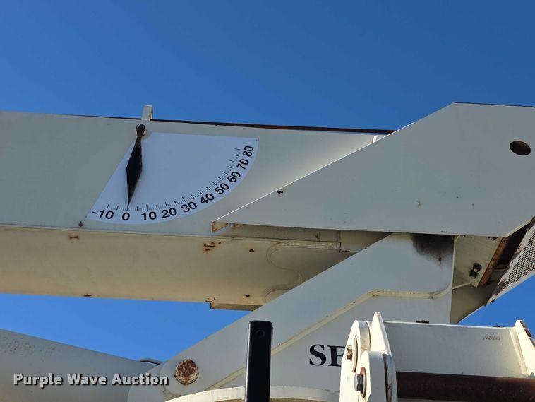 image for item FI0979 2001 International 2554 crane truck