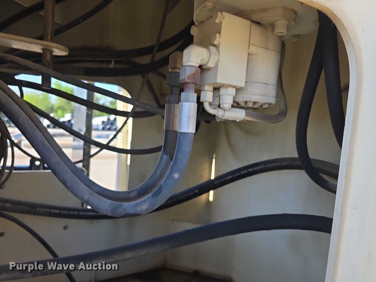 image for item FI0979 2001 International 2554 crane truck