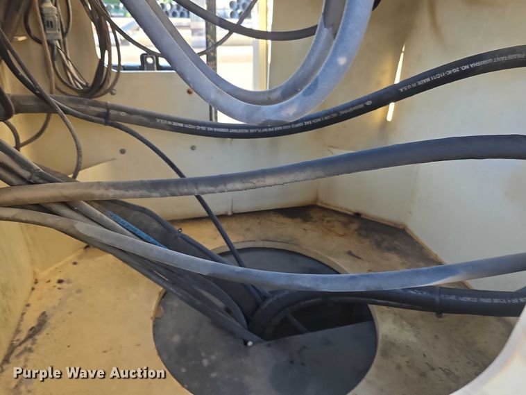 image for item FI0979 2001 International 2554 crane truck