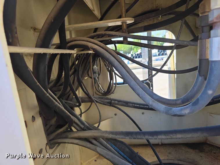 image for item FI0979 2001 International 2554 crane truck