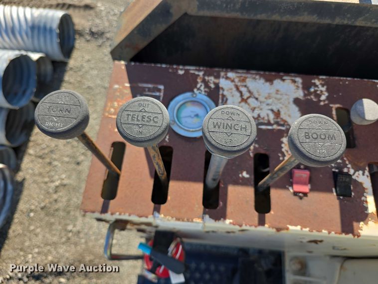 image for item FI0979 2001 International 2554 crane truck