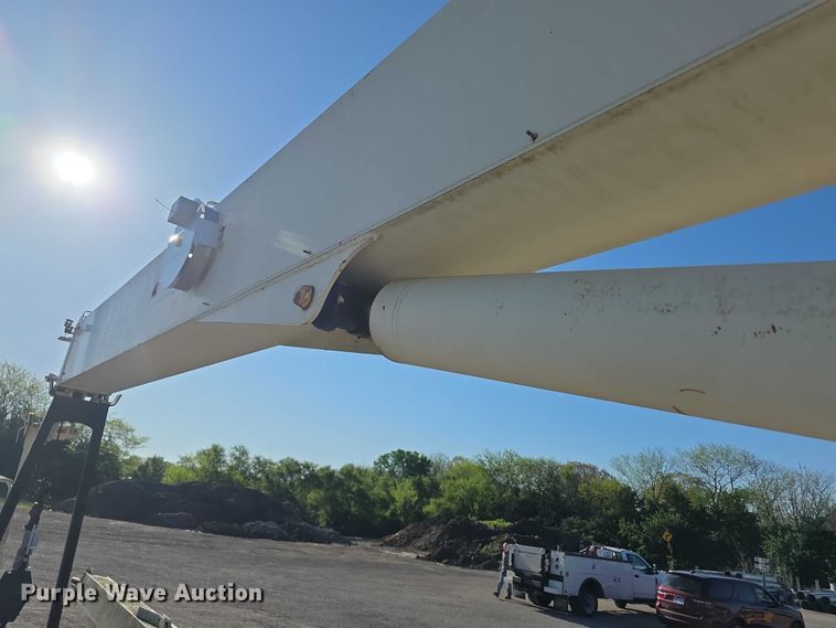 image for item FI0979 2001 International 2554 crane truck