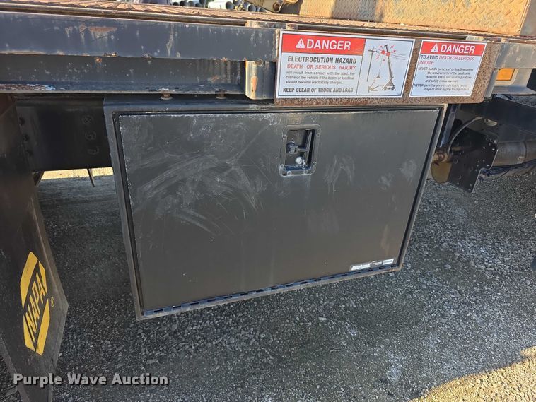 image for item FI0979 2001 International 2554 crane truck