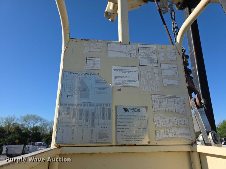 image for item FI0979 2001 International 2554 crane truck