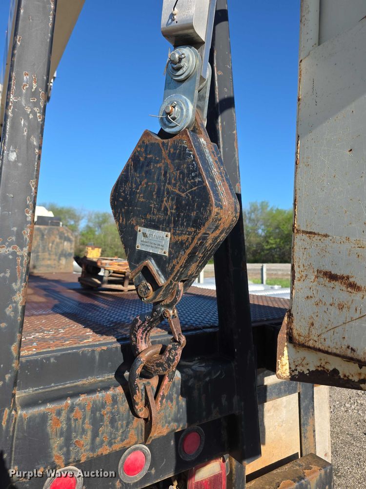 image for item FI0979 2001 International 2554 crane truck