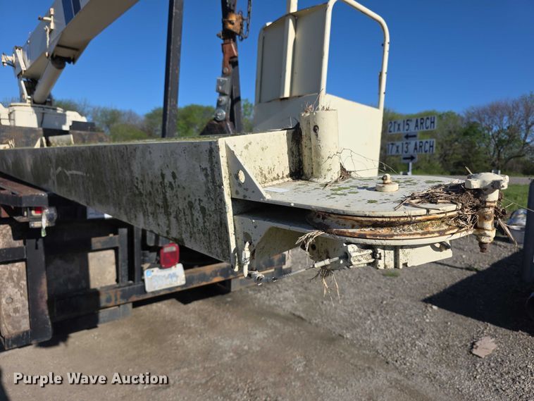 image for item FI0979 2001 International 2554 crane truck