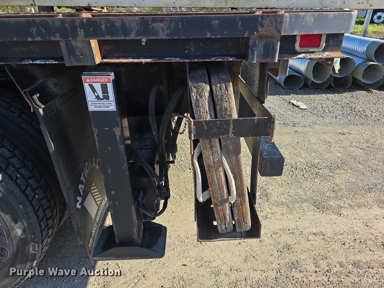 image for item FI0979 2001 International 2554 crane truck