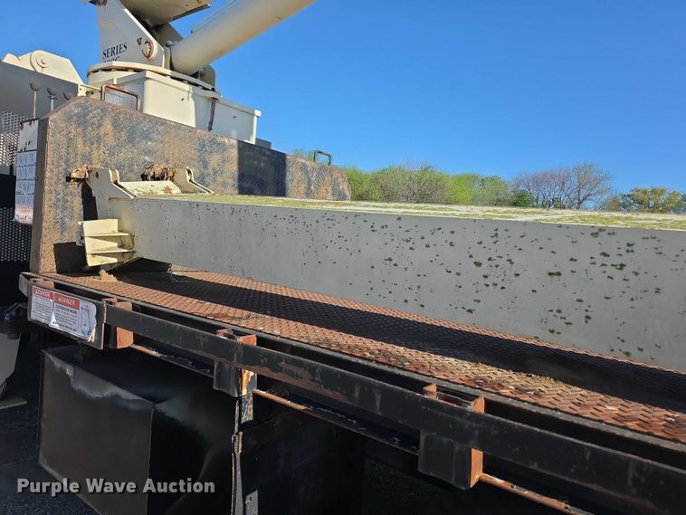 image for item FI0979 2001 International 2554 crane truck