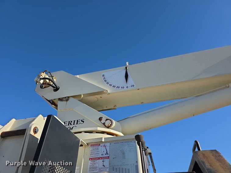 image for item FI0979 2001 International 2554 crane truck