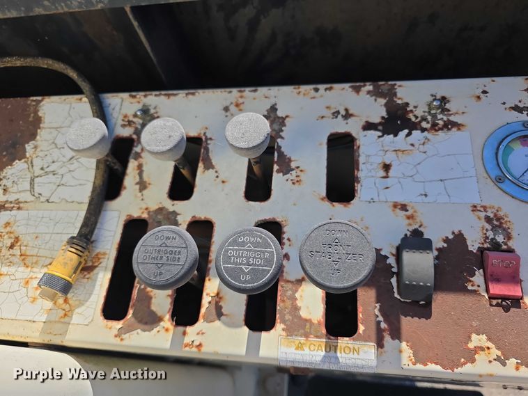 image for item FI0979 2001 International 2554 crane truck