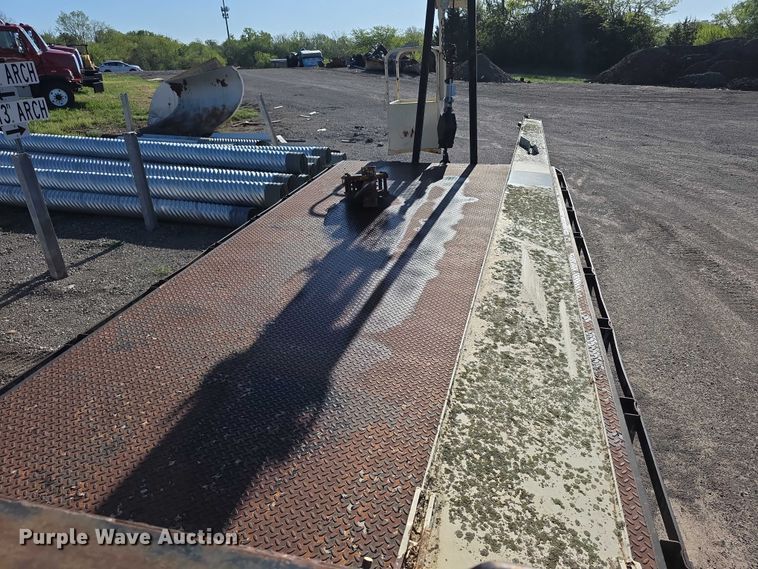 image for item FI0979 2001 International 2554 crane truck