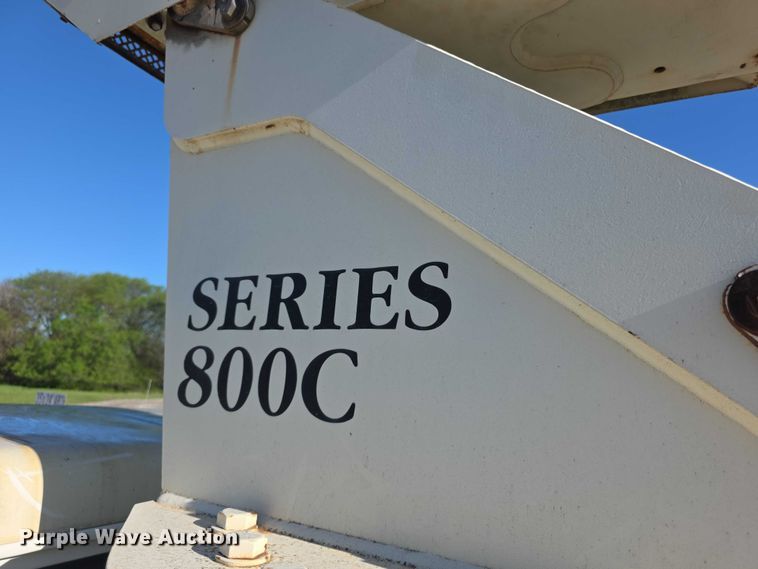 image for item FI0979 2001 International 2554 crane truck