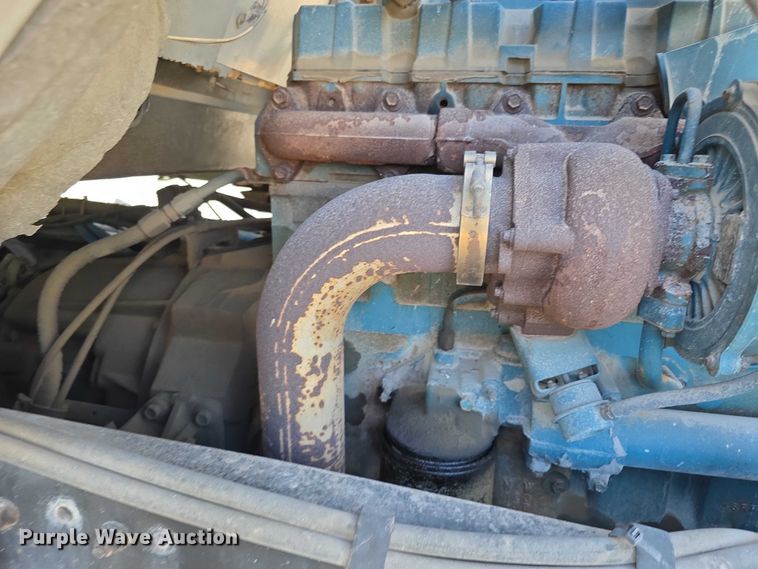 image for item FI0979 2001 International 2554 crane truck