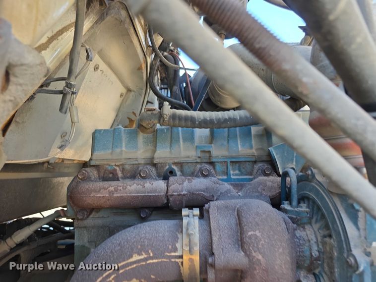 image for item FI0979 2001 International 2554 crane truck