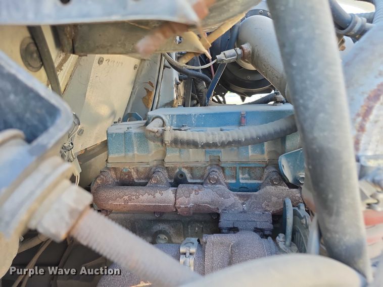 image for item FI0979 2001 International 2554 crane truck