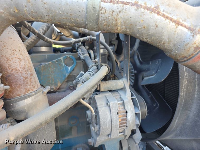 image for item FI0979 2001 International 2554 crane truck