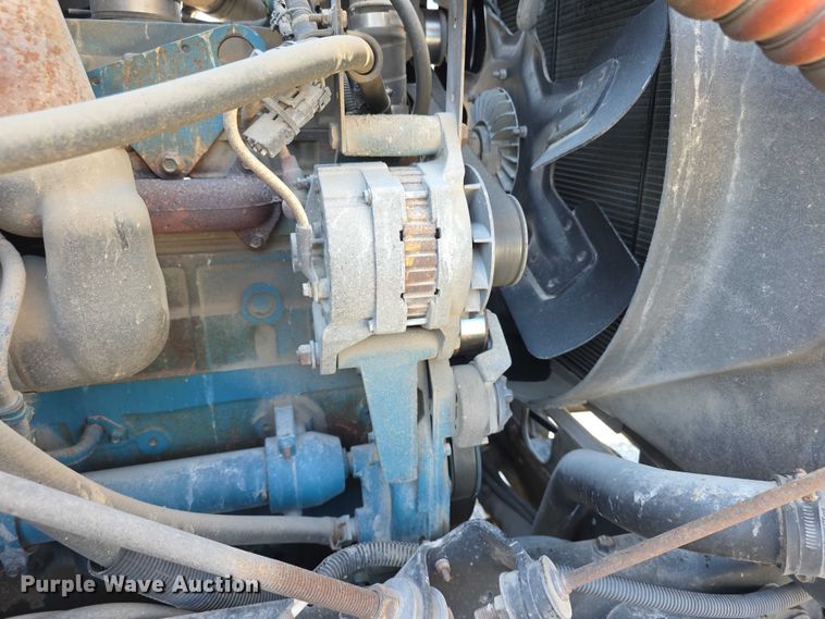 image for item FI0979 2001 International 2554 crane truck